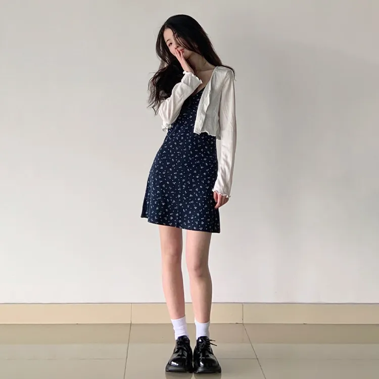 流行漂亮套装裙2025新款早春气质法式黑色碎花吊带连衣裙子女7364