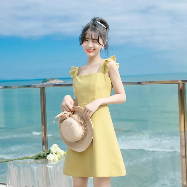 2025年夏季新款矮个子飞飞袖网红吊带连衣裙女夏茶歇法式修身裙子