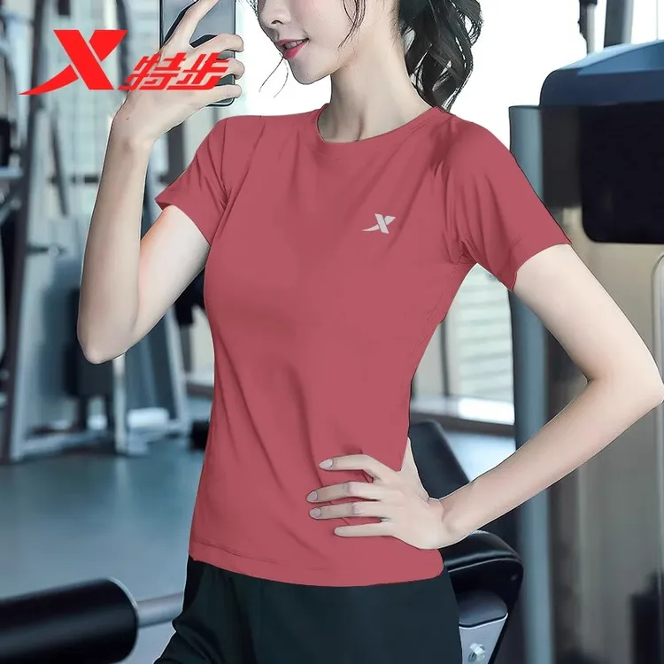 特步短袖女T恤2025夏季新款宽松透气休闲正品红色冰丝速干上衣女
