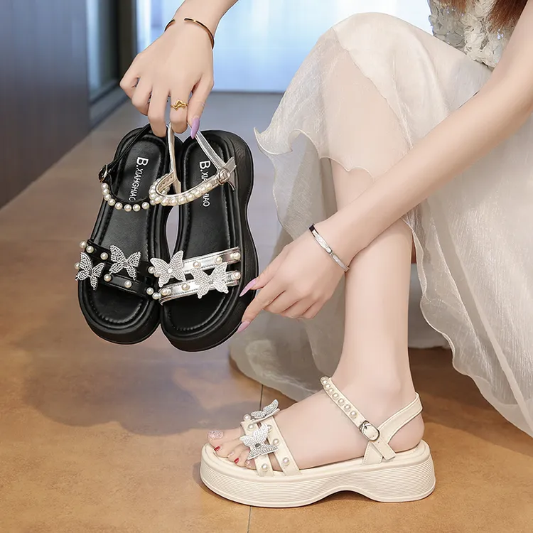 仙女风水钻蝴蝶一字扣露趾软底凉鞋女夏超火松糕厚底舒适百搭凉鞋