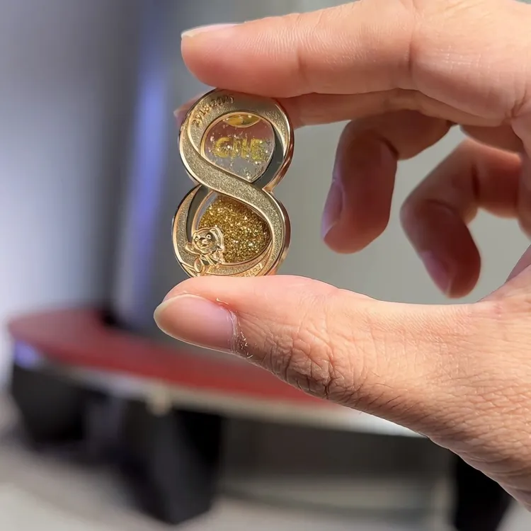 进博会流金徽章流沙金属logo纪念章创意礼物高颜值礼物收藏送朋友