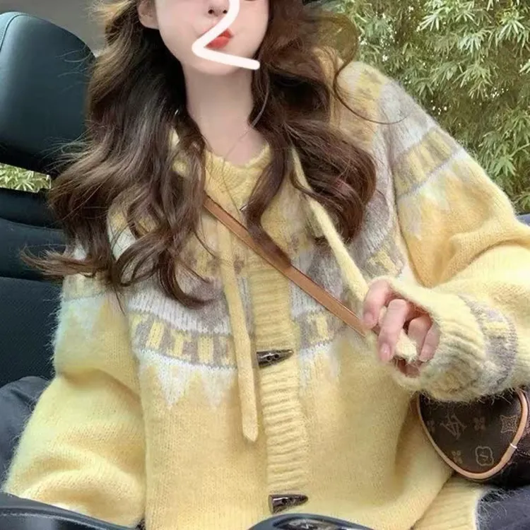 黄色费尔岛毛衣女秋冬季加厚连帽外套2025新款复古牛角扣针织开衫