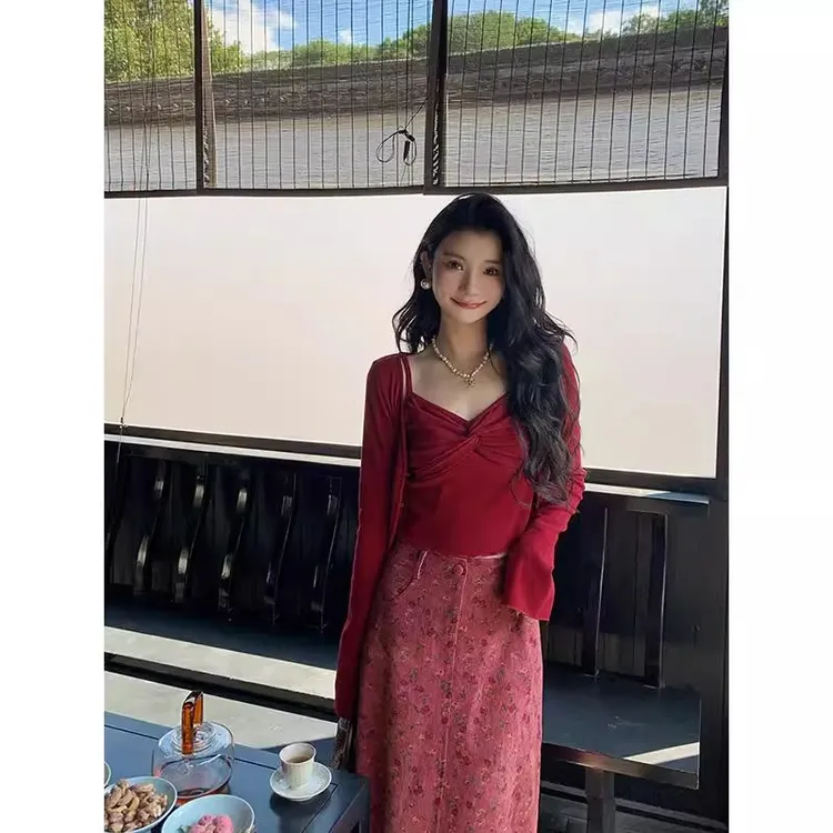 温柔法式复古红色针织衫套装女春秋高级感显瘦碎花半身裙三件套