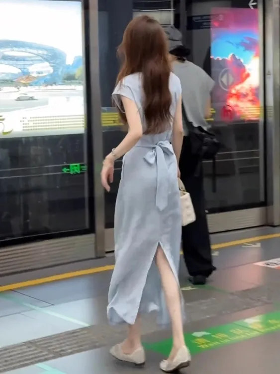 特别漂亮蓝色掐腰连衣裙夏女2025新款法式轻熟巨好看的裙子高级感