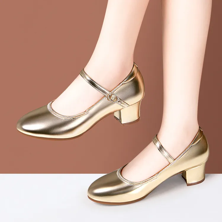 软底舞蹈鞋女新款中跟舒适减震轻盈灵活摩登国标舞鞋室外交谊舞妈