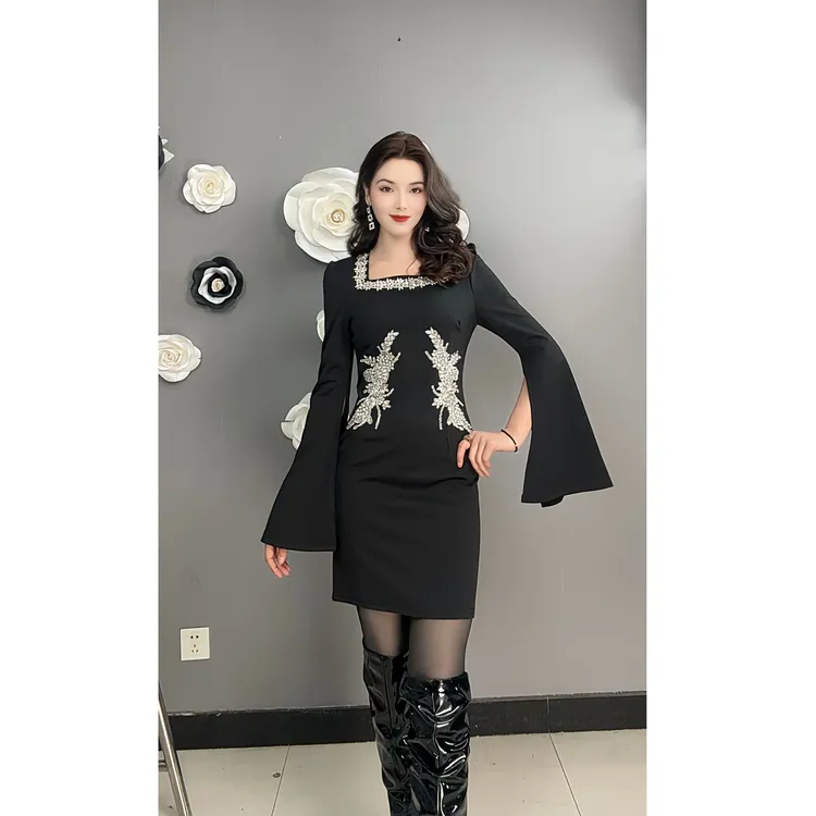 5990【包邮】方领重工钻气质短款女装