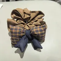 C140蓝色格子蝴蝶结小枕头咖色肠圈
