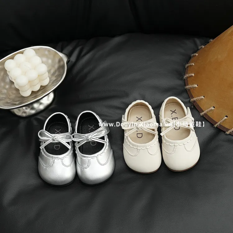 女宝春秋魔术贴韩版女公主防滑学步鞋女童春季时尚软底休闲单鞋