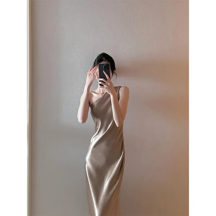2025夏季新款法式时尚洋气性感辣妹风露肩修身显瘦无袖包臀连衣裙