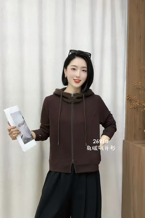 2025新款欧货时尚休闲风女百搭保暖卫衣帽衫11102