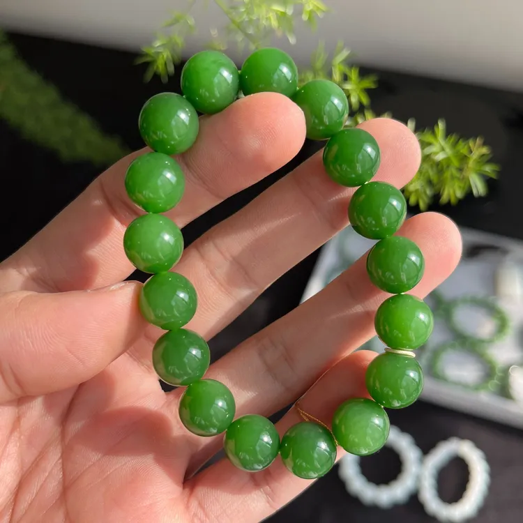掌欢 俄罗斯和田玉碧玉7号矿辣阳绿碧玉手串12mm圆珠手链无黑点