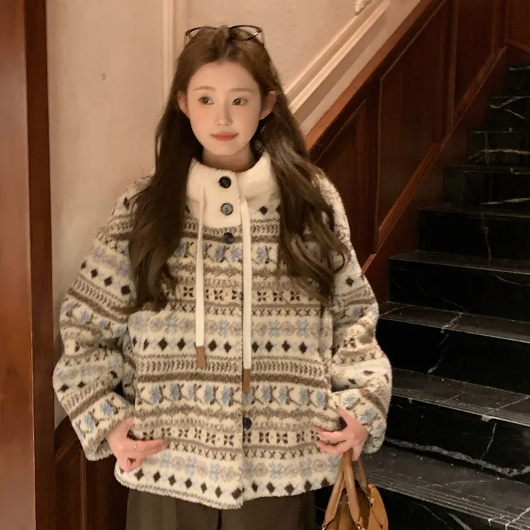 费尔岛羊羔卷毛外套女2025冬新款连帽百搭皮毛一体摇粒绒毛毛外套