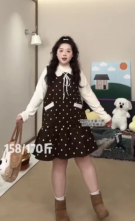韩系2025设计感新款时尚洋气娃娃领内搭+波点马甲裙显瘦套装8916