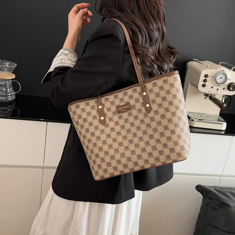 高级质感通勤大包2025新款时尚大容量单肩手提印花百搭托特包包女