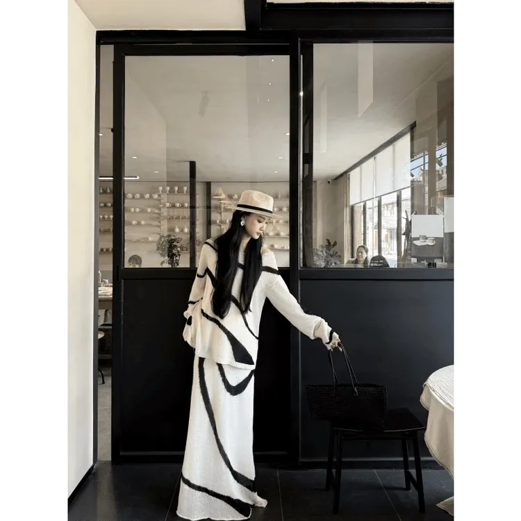 现货早秋款一整套时尚名媛气质条纹罩衫上衣搭配半身裙两件套套装