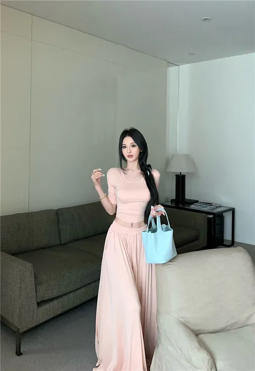 慵懒风温柔气质U领显瘦T恤套装女夏季休闲百搭高腰半身裤裙两件套