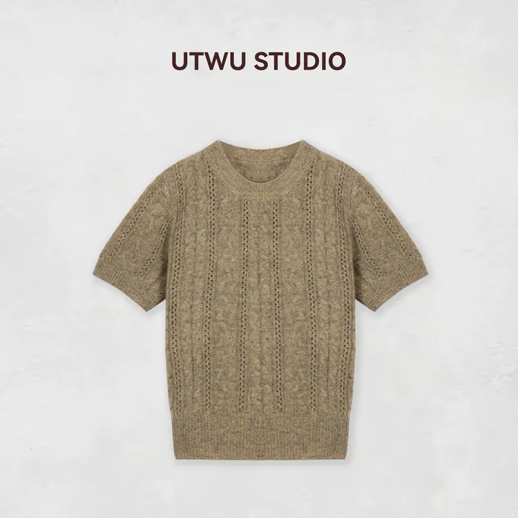 UTWU小敏「RL绞花」1oo绵羊毛点子纱125G圆领刺绣针织衫UTAZ1033