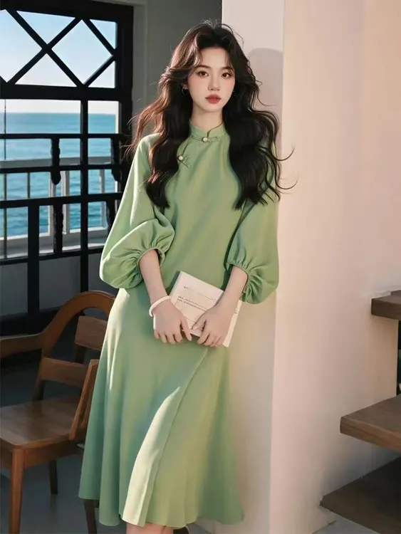 SS1109多巴胺穿搭绝美高级感小香风绿色方领泡泡袖衬衫连衣裙女