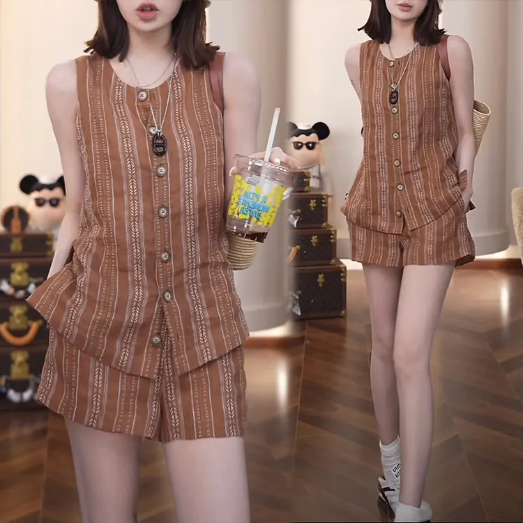 宽松时尚套装女士2025夏季新款复古感撞色无袖上衣休闲短裤两件套