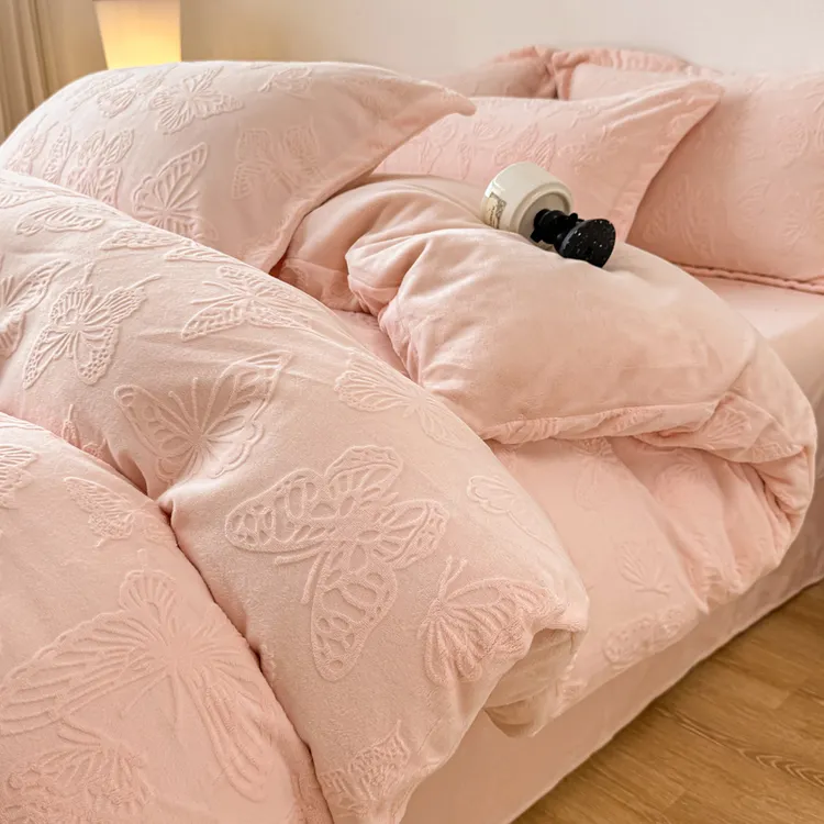 雕花牛奶绒四件套加厚2025新款秋冬蓄热保暖双面绒被套床单三件套