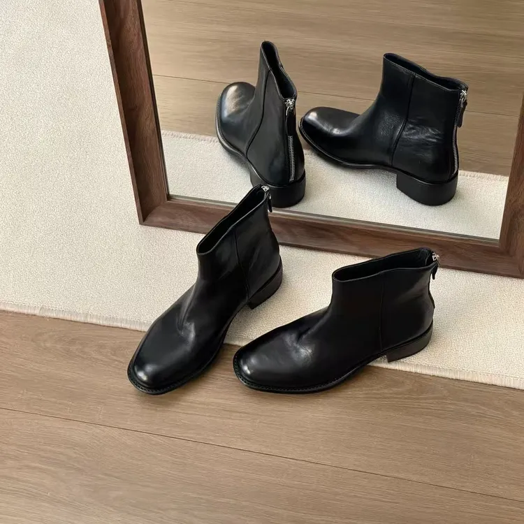 HUSSLOVE 头层牛皮·跟高4CM·复古极简高智油蜡感圆头小短靴