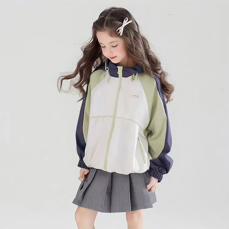 女童2025春秋季新款中大童时尚风衣儿童简约春装连帽冲锋衣外套潮