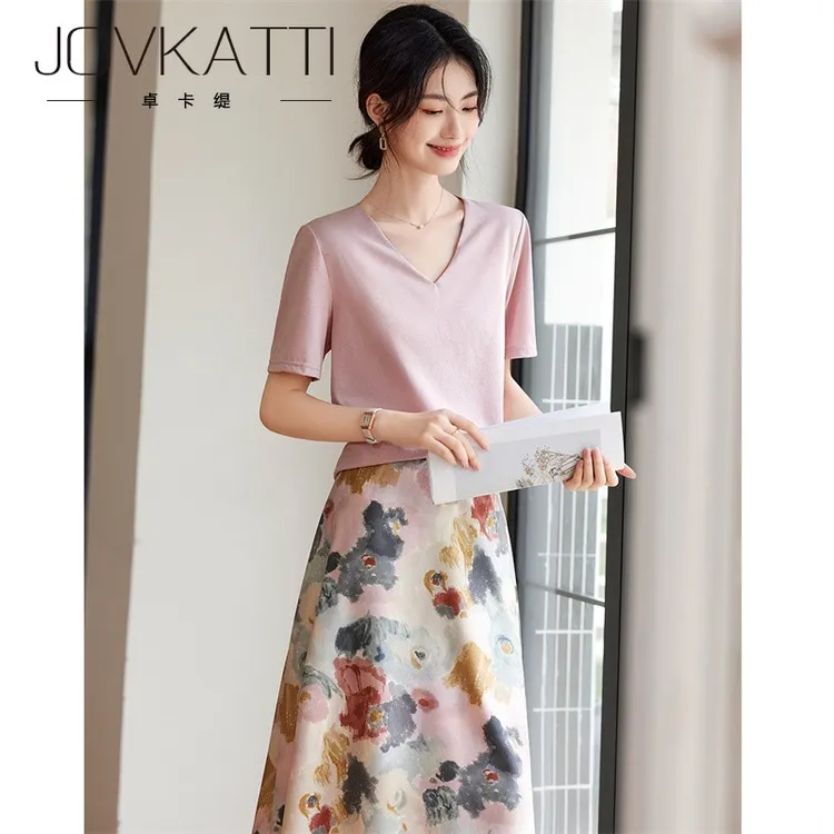 休闲通勤气质两件套2025夏季简约V领时尚T恤+文艺印花半身裙套装