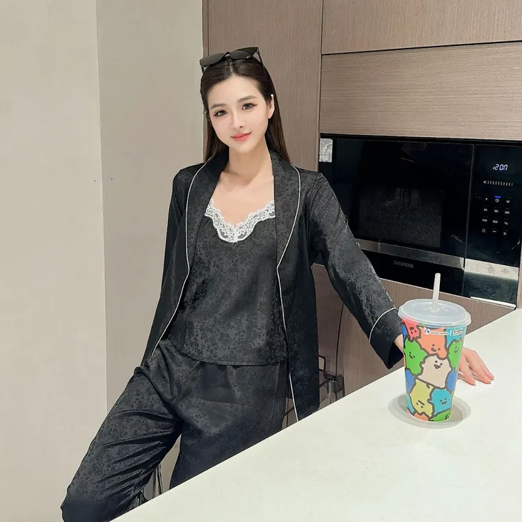 2025秋季冰丝睡衣女高级感法式时尚提花蕾丝花边显瘦胸垫吊带长裤