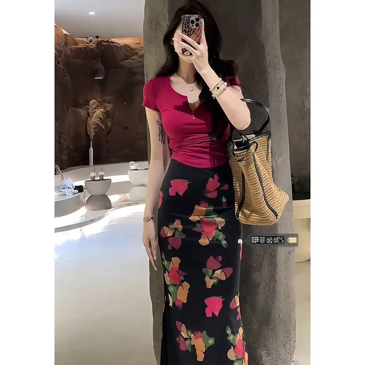 纯欲风辣妹掐腰上衣套装女夏收腰显瘦碎花半身裙设计感不规则T恤