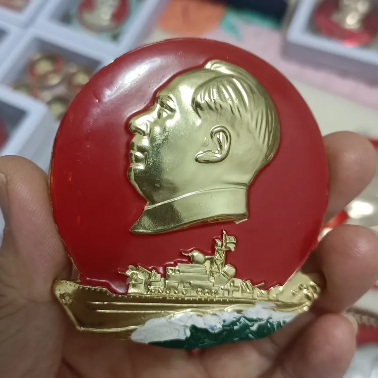 彩色异型爷爷章，9成新，品相如图，保真