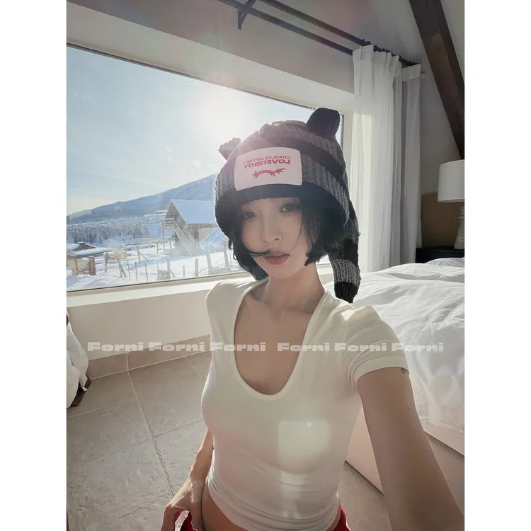 12月6日10:00新品 FORNI 裸感皮肤衣 0压感面膜打底修身U领打底衫