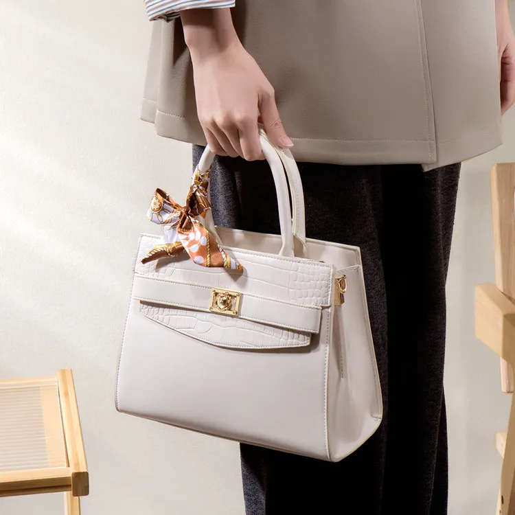 新款欧美风小众轻奢手提包女妈妈款婚宴手提包肩包女士百搭通勤