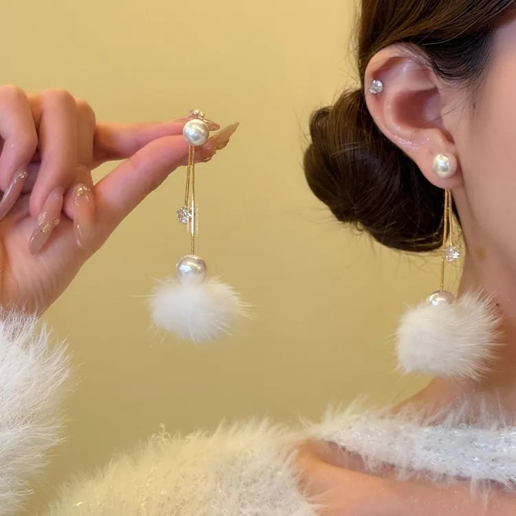 铜合金耳饰 毛绒绒珠珠流苏耳环女高级感秋冬氛围感毛球耳钉耳饰