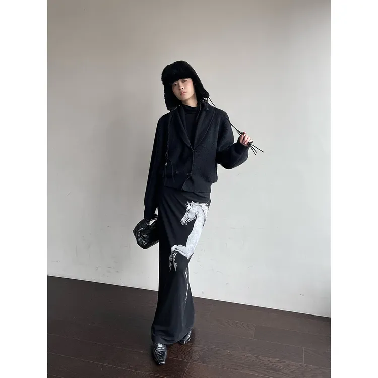 CNLEEWEI 设计师品牌25秋冬新品慵懒松弛气质百搭翻领毛织开衫