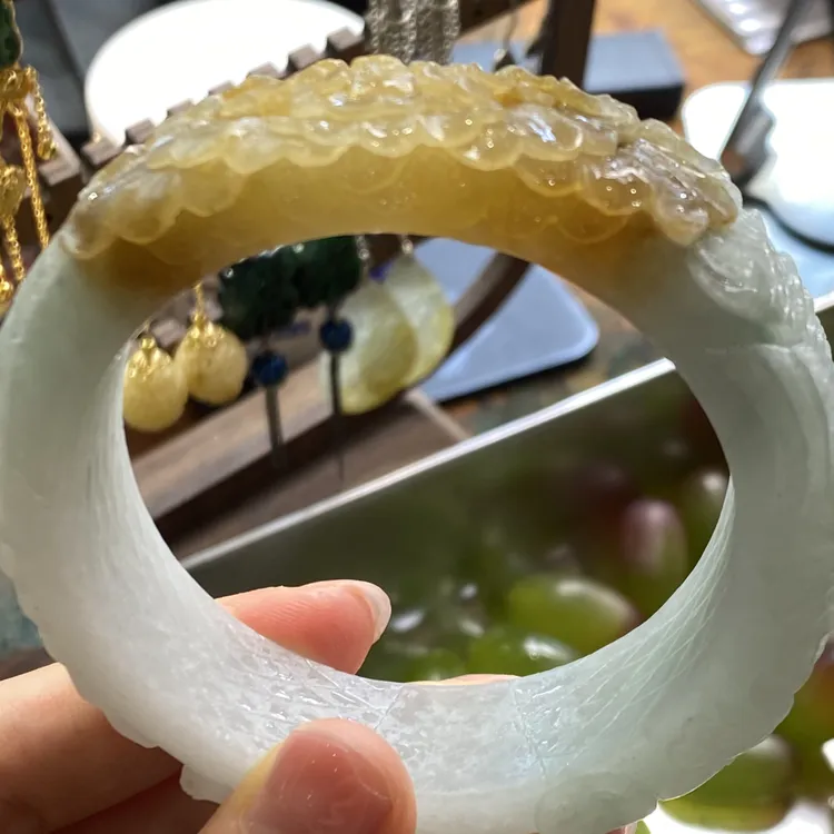 毛货冰鸡油黄花开富贵雕花手镯 不退不换
