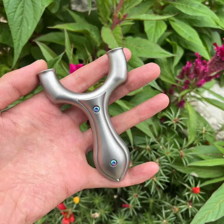 飞虎水滴尺75-16重228克，80-18重245克左右，90-20重265克弓高110