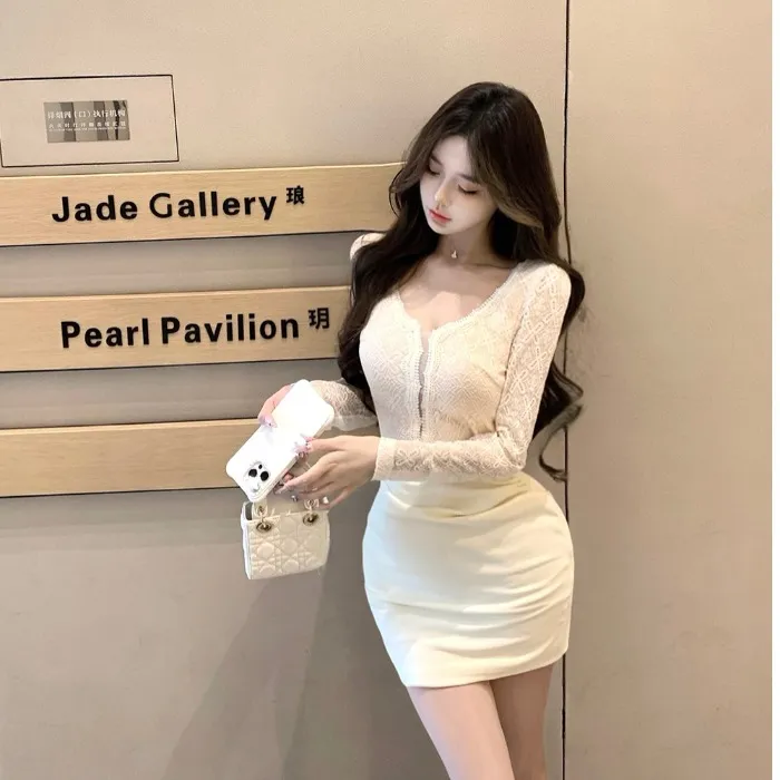 蕾丝拼接假两件v领长袖连衣裙女气质纯欲修身性感显瘦包臀短裙