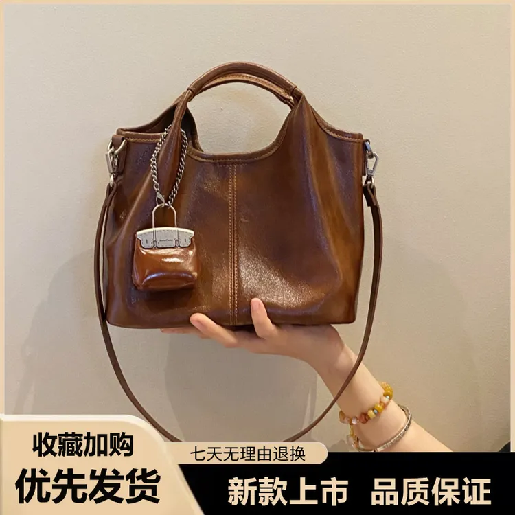 2025新款小众大容量软皮手提小方包高级感复古百搭通勤单肩斜挎包