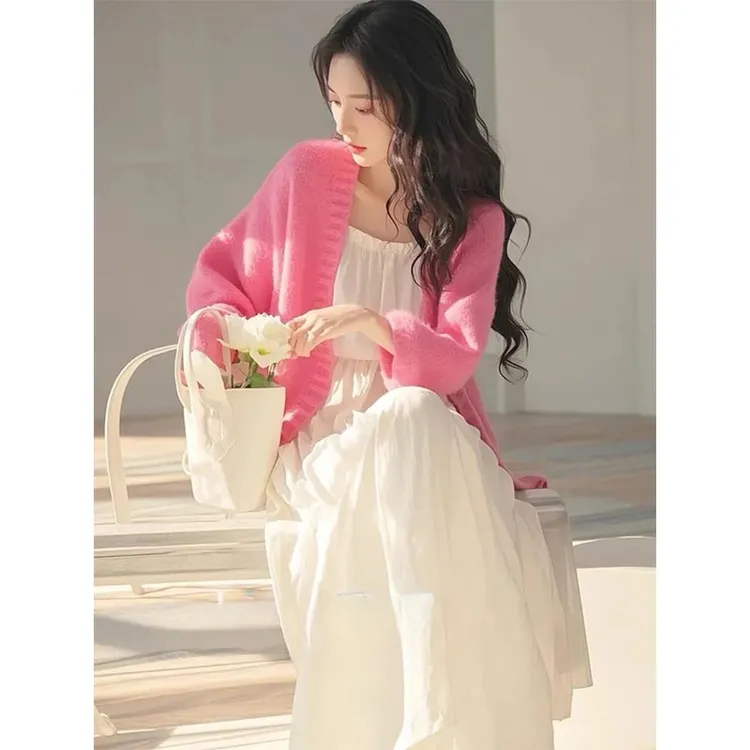 韩版气质粉色针织开衫搭配白色吊带连衣裙两件套女2025年春季新款