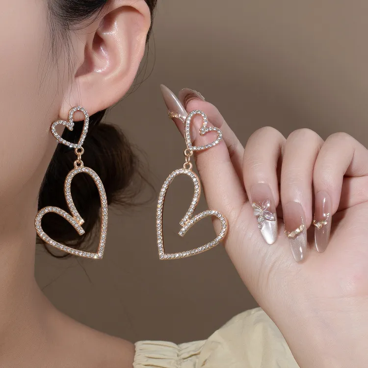 合金合成锆石耳饰 满钻简约高级感桃心耳钉百搭小众气质轻奢精致