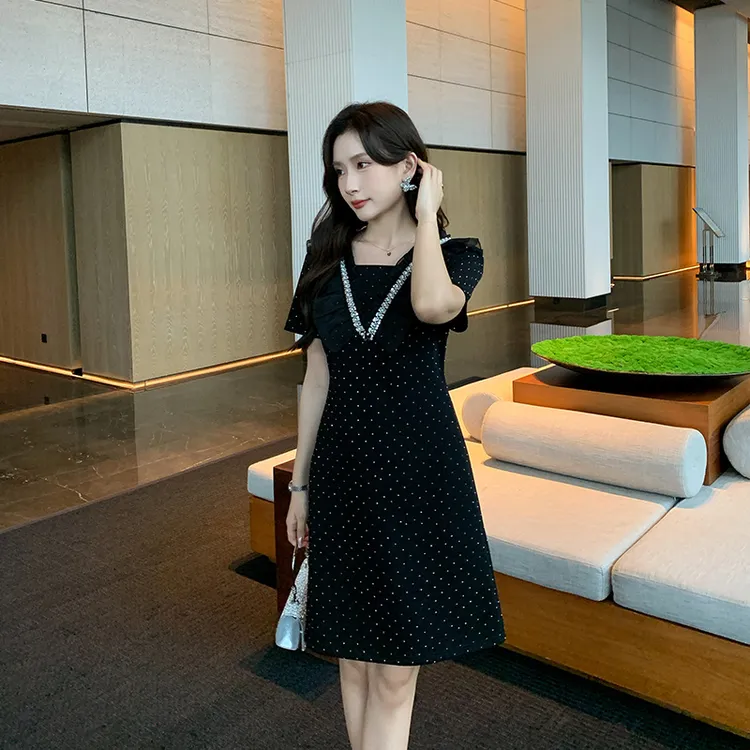 [奢姿轻奢系列]大码女装2024夏季钻饰连衣裙胖妹妹荷叶V领裙子
