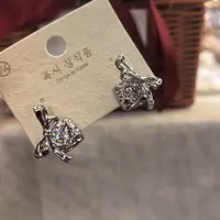 铜合金耳饰 C248银色蝴蝶结方块闪闪耳钉耳饰