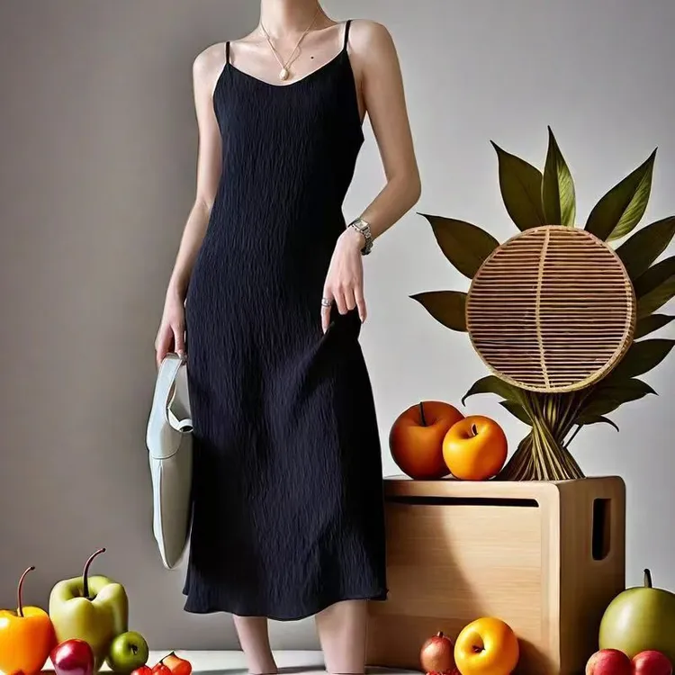 2025春夏秋吊带连衣裙显瘦褶皱肌理感垂感吊带长裙