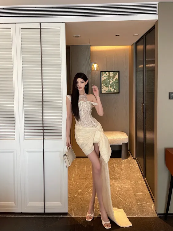 ChiclyNana法式轻奢吊带连衣裙名媛风鱼骨修身一字肩花苞包臀短裙