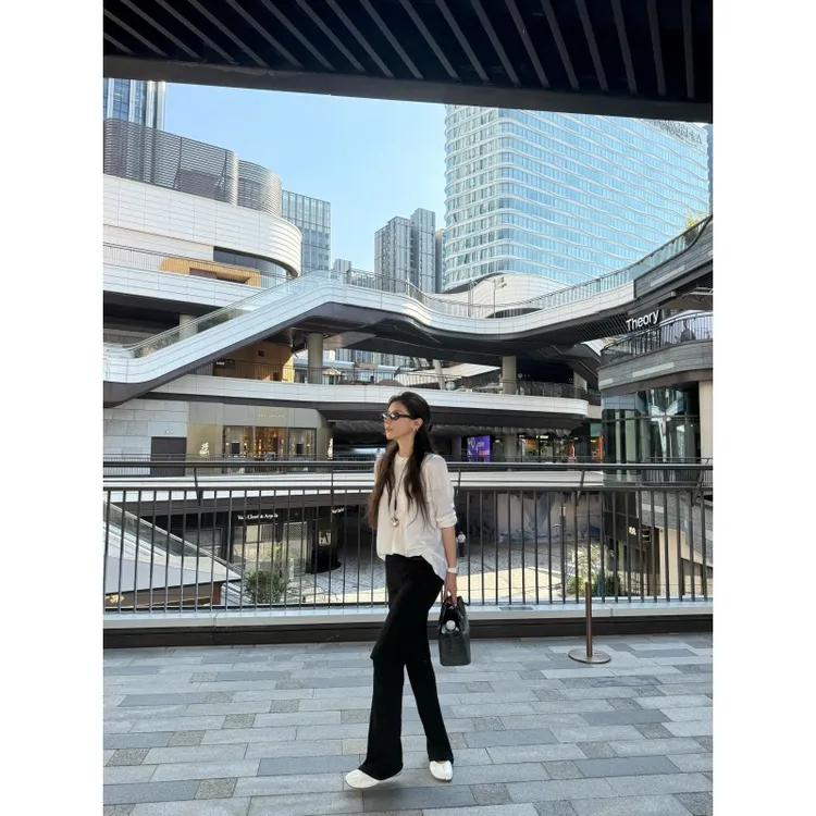 复古慵懒风宽松减龄圆领长袖上衣黑色垂感百搭休闲微喇裙裤两件套