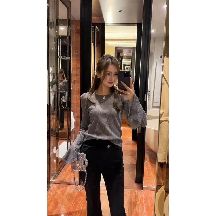W·HAHA【月落星沉】高级感银灰烫钻喇叭袖打底衫22950