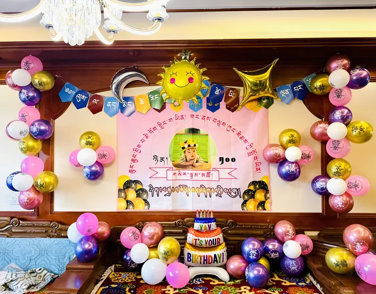 女孩藏式生日装饰，民族风，新款，简约大气。温暖