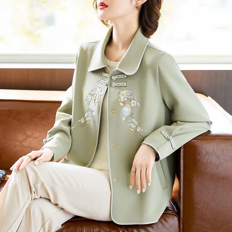 雅鹿优选新中式妈妈春装外套短款风衣2025新款中老年女阔太太春秋