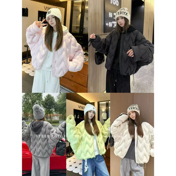 SG / 杨依姗 AW泡芙云朵 蝙蝠袖波浪压纹短款羽绒服WT-20252356