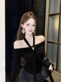 气质挂脖露肩褶皱长袖打底衫女秋冬季内搭上衣飘带+皮裙套装